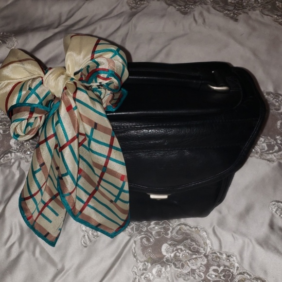 Leather camera bag converted to handbag - Picture 7 of 8